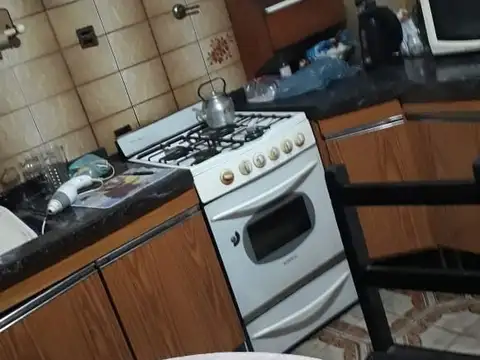 EN VENTA EN EL PALOMAR: DOS CASAS JUNTAS: EN  PLANTA BAJA AMPLIA CASA DE 3 AMBIENTES - FICHA 8091