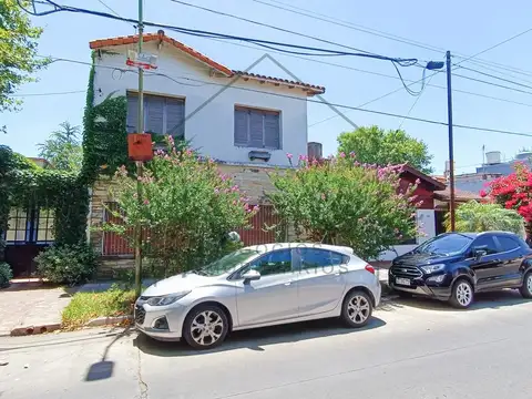 Casa en venta B.Guemes Haedo 3 dormitorios jardin y parrilla a refaccionar