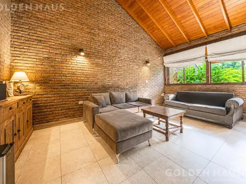 Casa en Venta con 2 cocheras