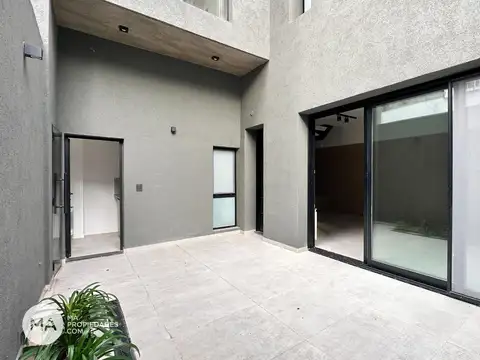 Venta |  Casa de pasillo 2 dormitorios con patio y terraza | Moreno 100 - Rosario Pichincha