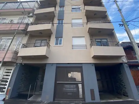 Departamento 2 amb con Balcón al contrafrente y Cochera