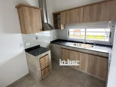 Depto Tipo Casa en Alquiler con 1 cocheras