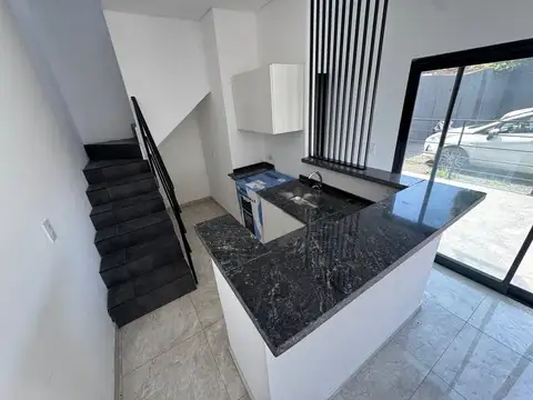 Depto Tipo Casa en Venta con 2 cocheras
