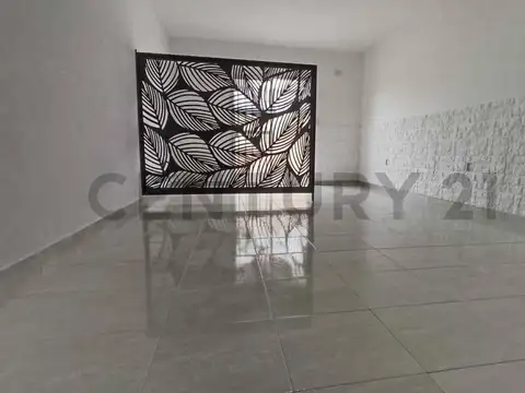 PH EN VENTA CASTELAR PATIO Y COCHERA. APTO CREDITO.