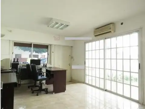 Excelente PH de dos dormitorios con entrada de auto