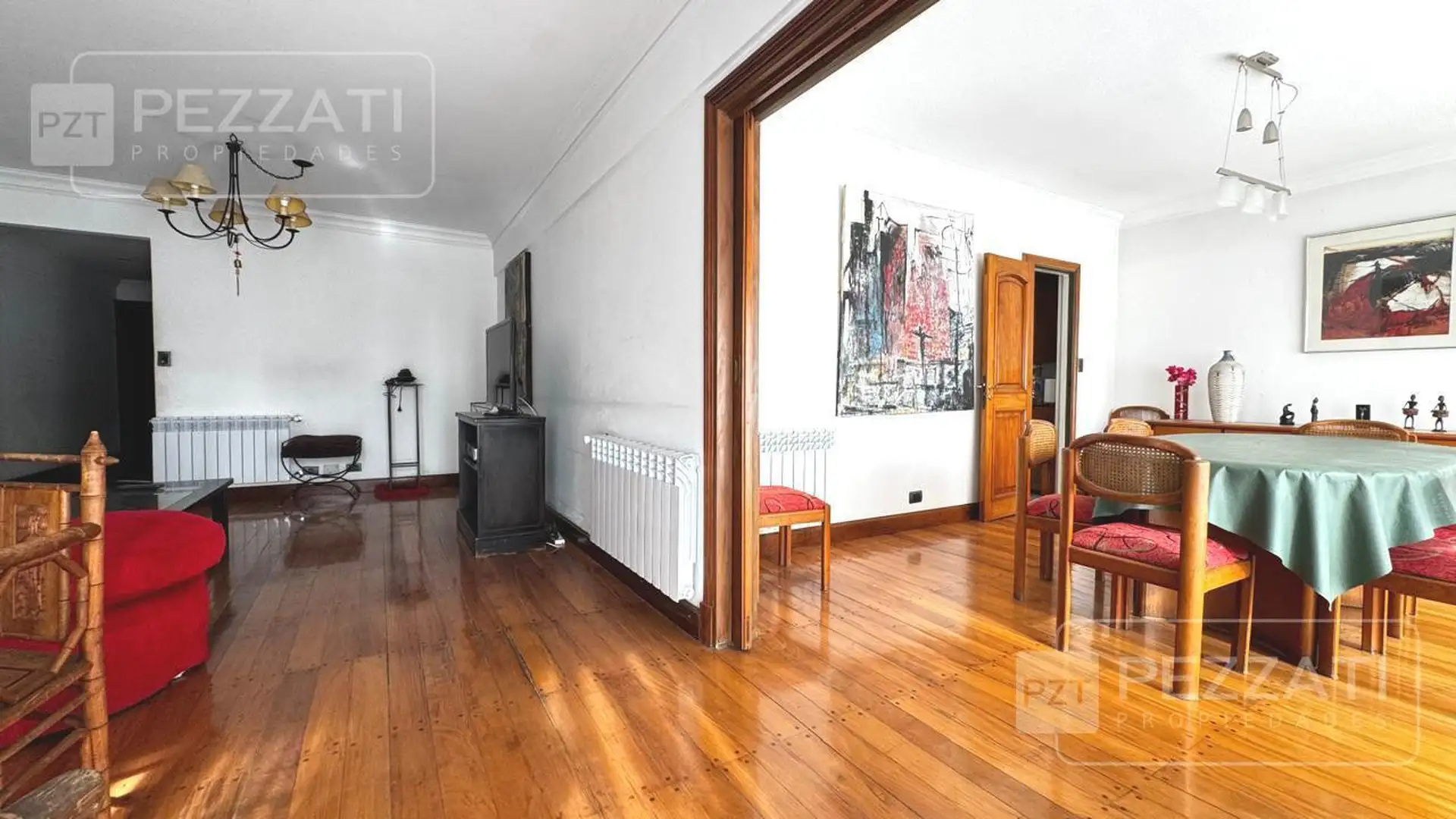 Piso en venta en Mar del Plata. Frente a Plaza Mitre. Cochera. Baulera