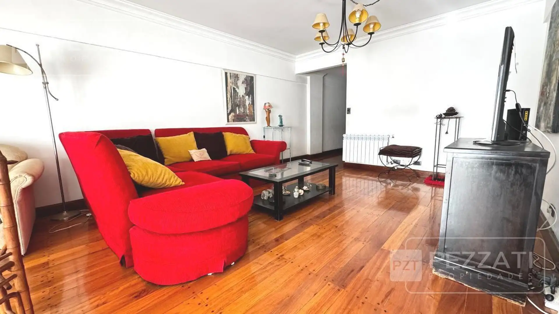 Piso en venta en Mar del Plata. Frente a Plaza Mitre. Cochera. Baulera