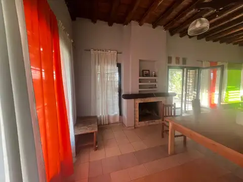 Casa 10 ambientes con 2 baños