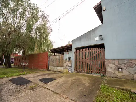 Casa en Venta con 2 cocheras