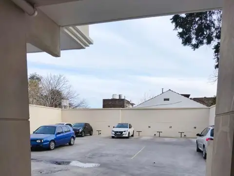 SE VENDE COCHERA  DESCUBIERTA