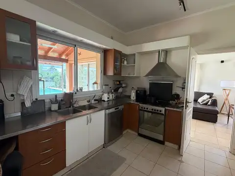 Casa en Alquiler con 1 cochera