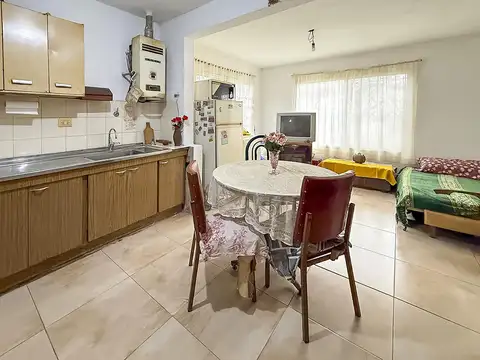 VENTA/ PERMUTA– Casa de 2 dormitorios en Barrio Hostal del Sol, Fisherton, Rosario.