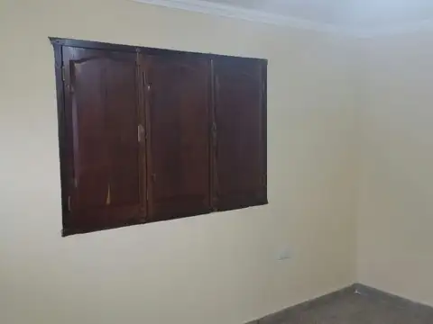 Local comercial y 2 departamentos!