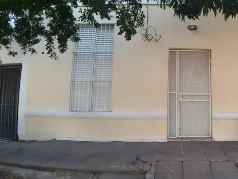 Local comercial y 2 departamentos!