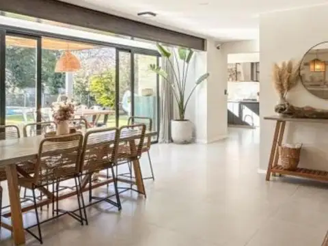 Casa en Venta con 5 cocheras
