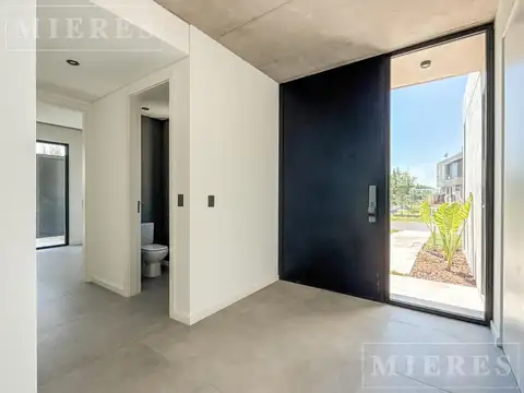 Casa 7 ambientes con 3 baños
