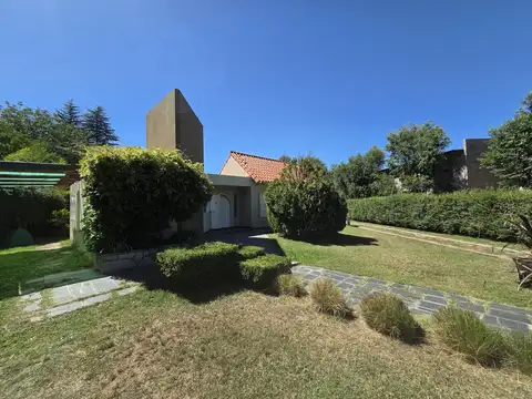 Casa en venta, Las Chacras - Juana Koslay, calle Inocencio Guerrero