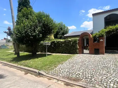 Casa en venta en Benavídez – 2 Plantas, 3 dorm 2 baños Taller Excelente Ubicación
