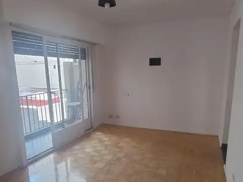 Departamento luminoso con balcón en la calle Ambrosetti