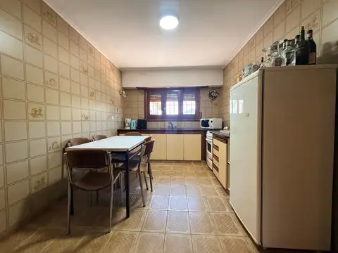 Casa 5 ambientes con 2 baños