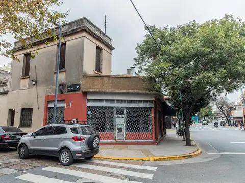 VENTA CASA 5 AMB C/ LOCAL Y 2 TERRAZAS, EN FLORES!