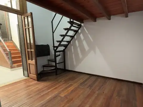 Casa en Alquiler con 1 cochera