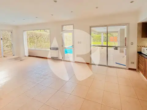 Casa 5 ambientes con 2 baños