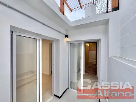 Depto Tipo Casa en Alquiler en Banfield, $ 680.000