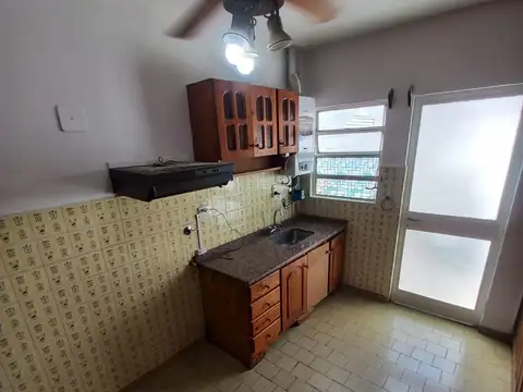 Estrada 2100, Piso 1