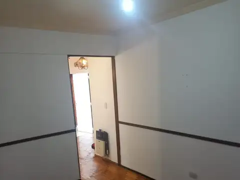 Amplio PH 3 1/2 1* piso por escalera con patio, terraza  quincho