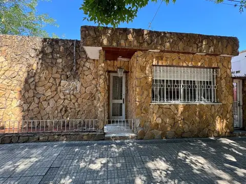 CASA EN VENTA LA PLATA