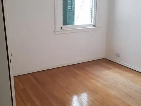 Departamento 6 ambientes con 1 baño