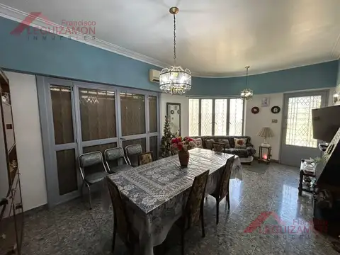 Casa en Venta con 6 cocheras