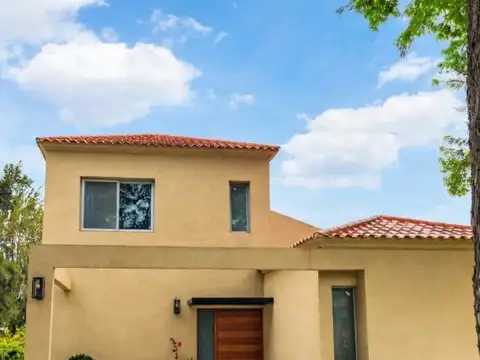 VENTA COUNTRY EL BOSQUE  MUY AMPLIA Y MODERNA  4 HABITACIONES 3 BAÑOS 1 LOTE USD 285.000