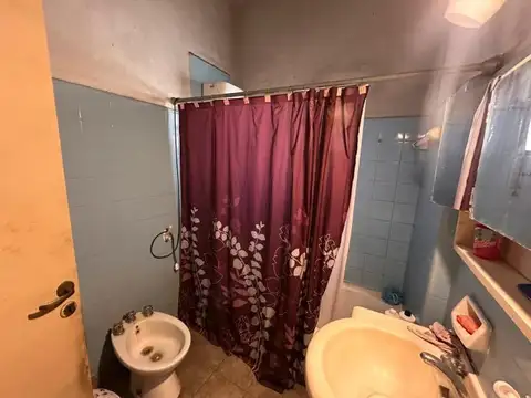 OPORTUNIDAD! Casa en venta en el centro de Merlo