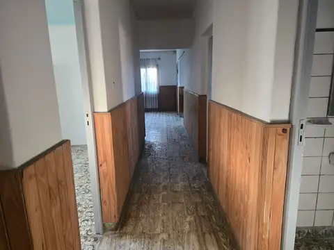 Casa 6 ambientes con 2 baños