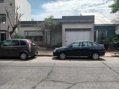 OLIVOS: Casa en venta de 2 dormitorios para actualizar