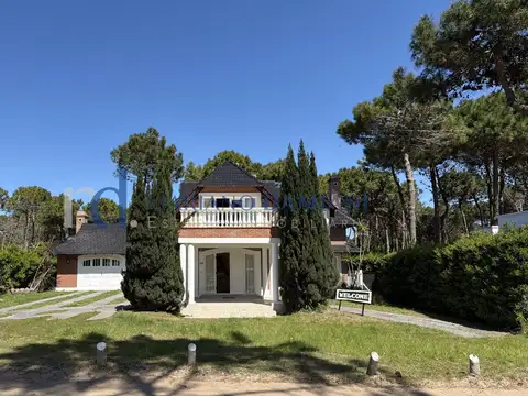 Casa 4 Dormitorios en Venta en Pinamar Norte