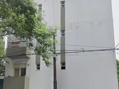 Pasco al 200 Dpto 1 Dorm de Escalera con Balcon