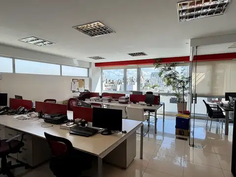 Oficina en Alquiler sobre Av. Del Libertador al contrafrente