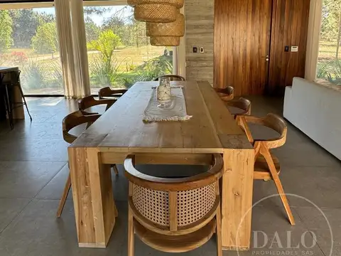 Casa 4 ambientes con 3 baños