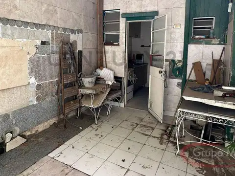 Simbrón 3800, Piso 0