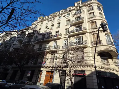 Oficina 5 ambientes con 2 baños