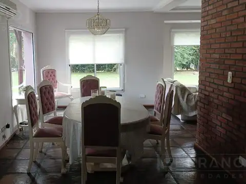 Casa en Alquiler en El Bosque, USD 1.900