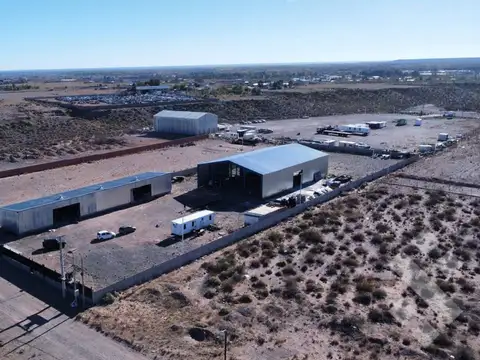 ALQUILER BASE INDUSTRIAL CON GALPONES  - PIN CENTENARIO