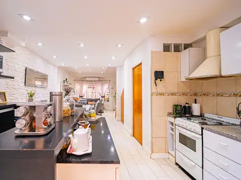 VENTA TRIPLEX CON COCHERA Y PATIO PARQUE CHACABUCO