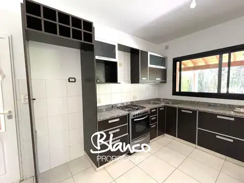 Casa 4 ambientes con 3 baños