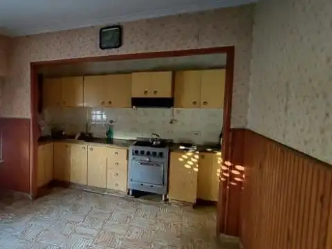 CASA EN PLANTA ALTA 2 DORMITORIOS EL ALQUILER - TOLOSA, LA PLATA