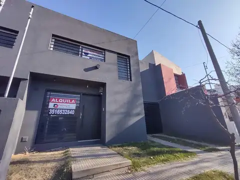 ¡Alquiler! Dúplex en Chateau Carreras - 3 Dormitorios