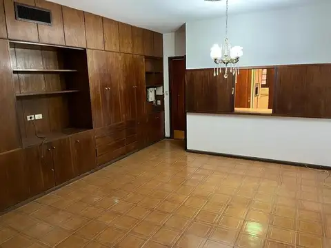 Importante casa sobre W Paunero de 4 dorm y quincho